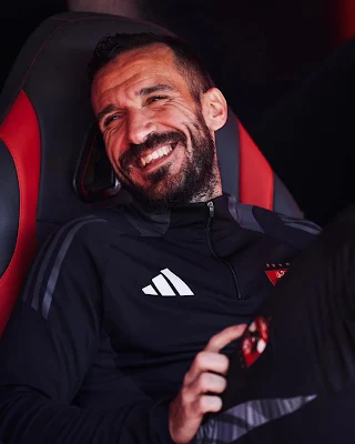 احلى خلفيات اللاعب علي معلول احلى خلفيات اللاعب علي معلول
