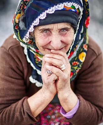 صورة عجوز جميلة صورة عجوز جميلة